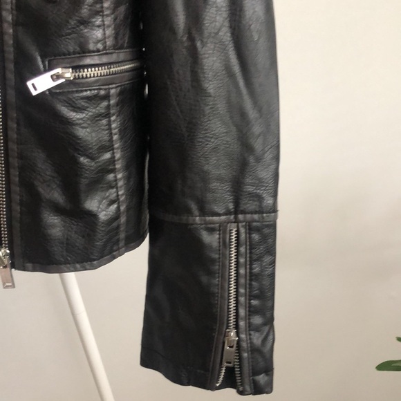 Black leather jacket size small girls good condition like new - Picture 7 of 10